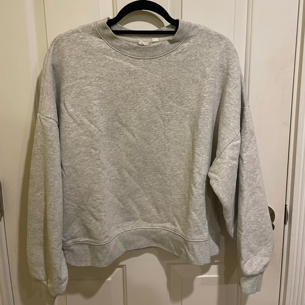 Gap grey crewneck sweatshirt